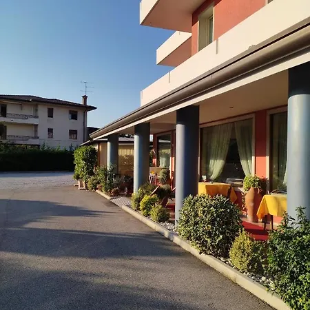 Alojamento de Acomodação e Pequeno-almoço Ristorante Dussin Oderzo